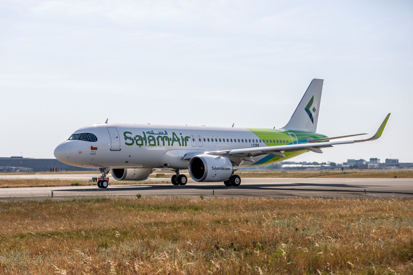 A SalamAir Airbus A320 on the apron